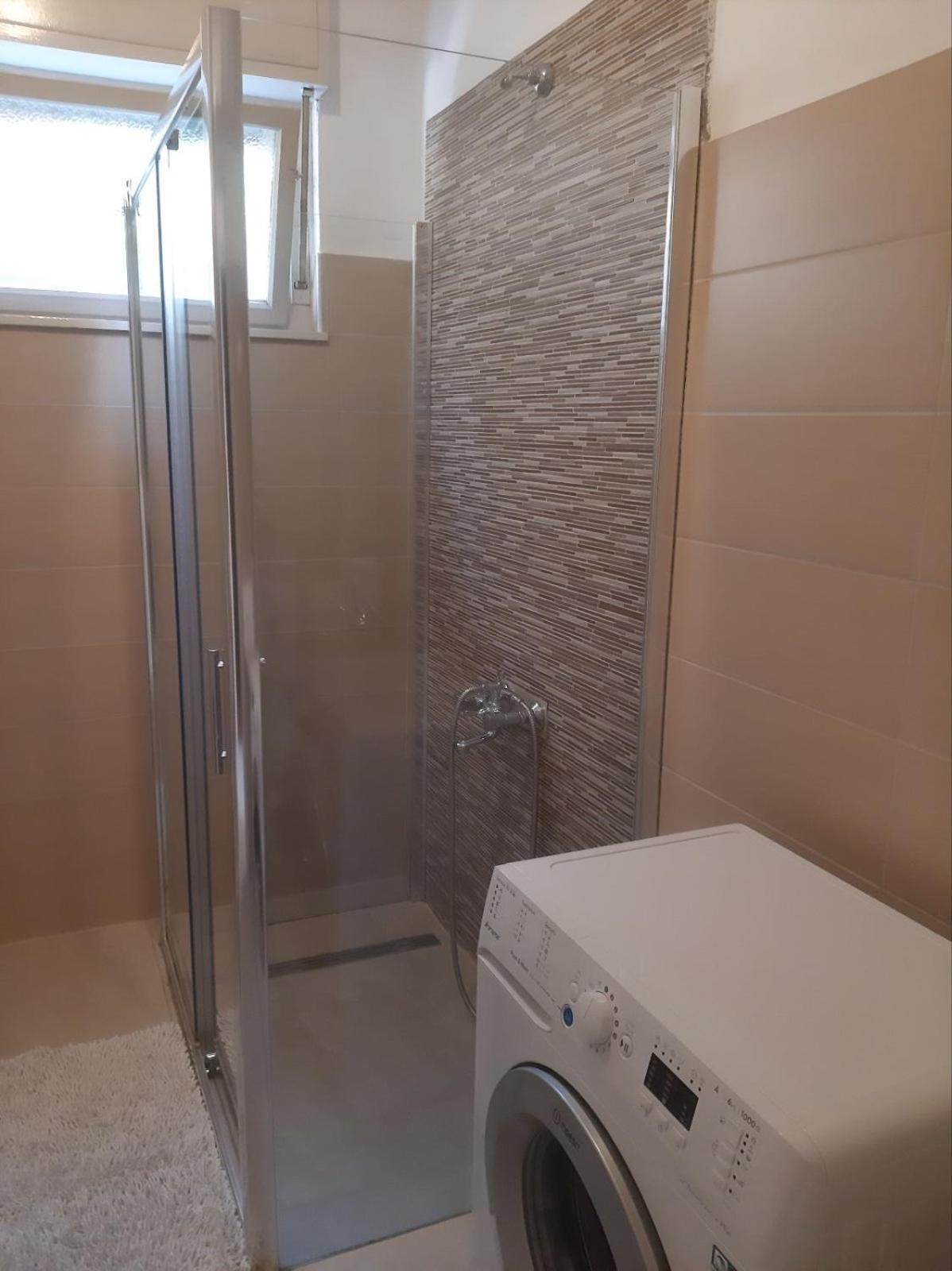 Apartmani Kadmen إيكا المظهر الخارجي الصورة