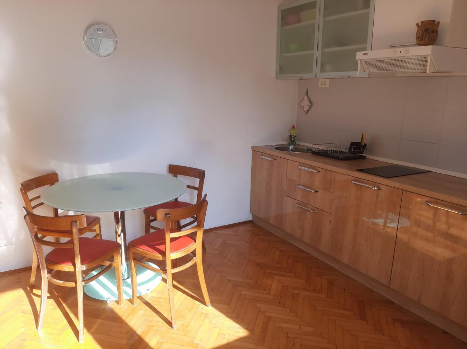 Apartmani Kadmen إيكا المظهر الخارجي الصورة