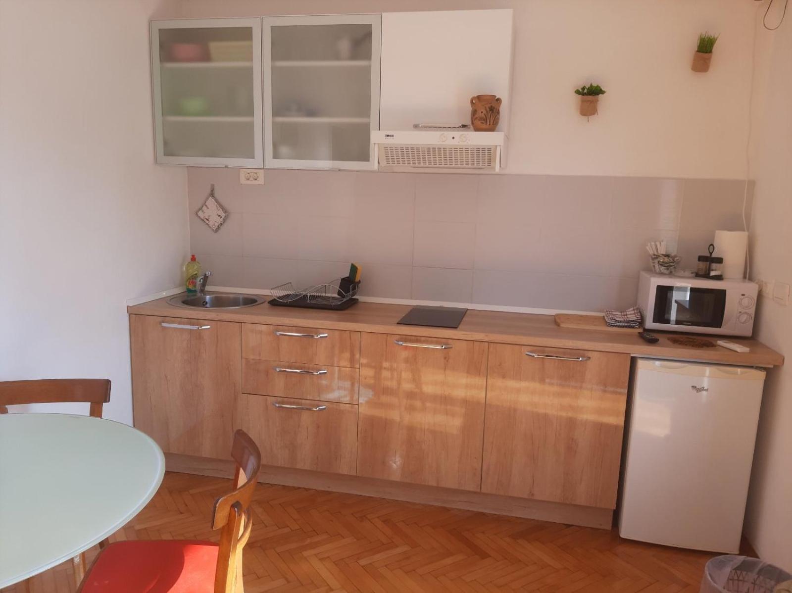 Apartmani Kadmen إيكا المظهر الخارجي الصورة